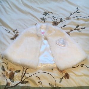 Girl’s faux fur cape / shawl